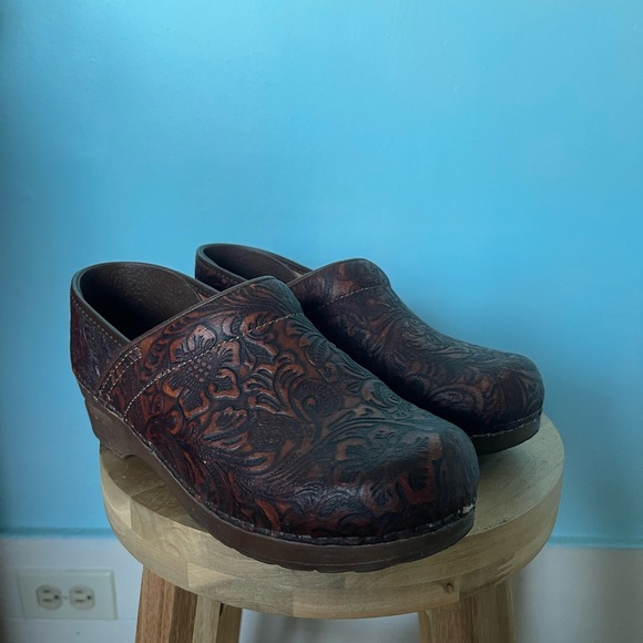 Sanitas Brown Embossed Clogs - Picture 3 of 6